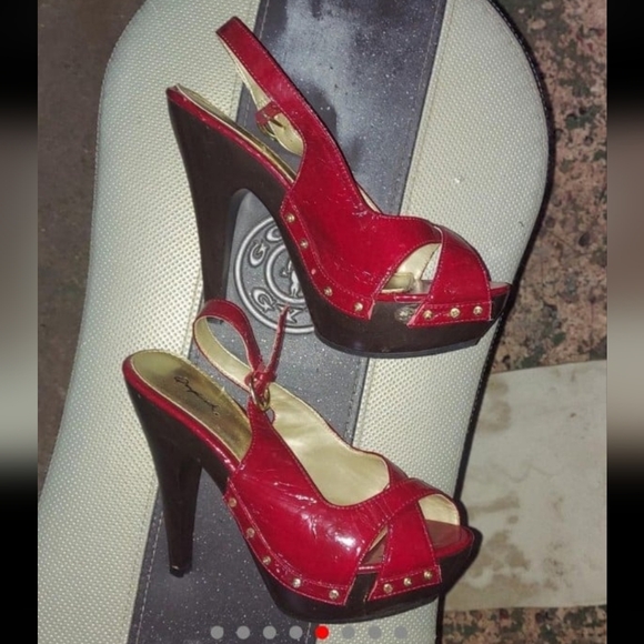 Qupid red leather like strap open toe high heels with faux wood accent - Picture 4 of 7